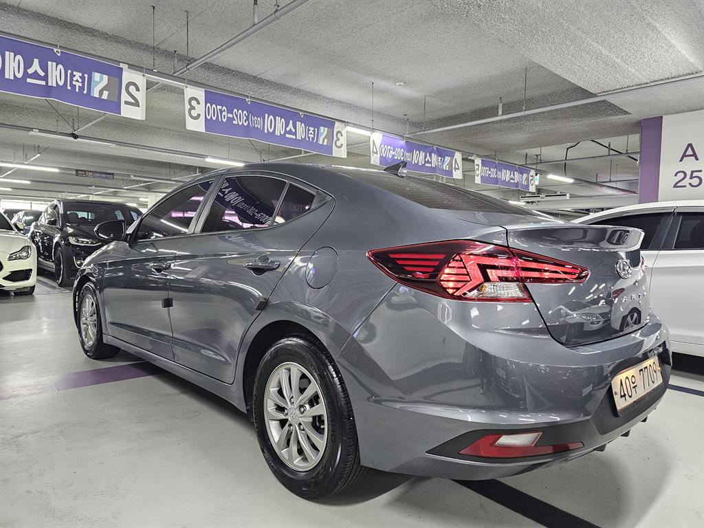 HYUNDAI Avante - Vista 7