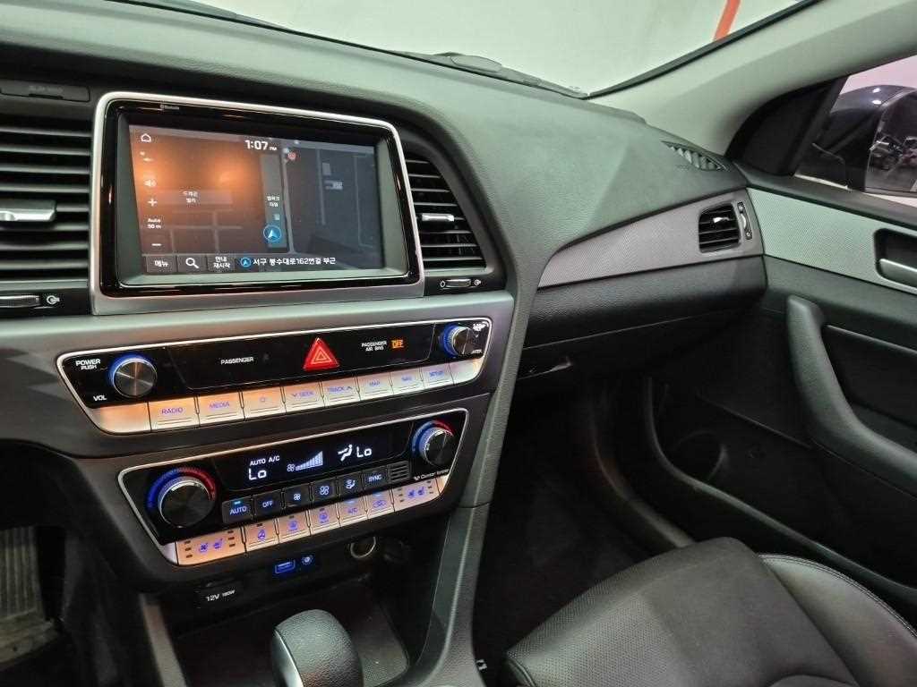 HYUNDAI Sonata - Vista 12
