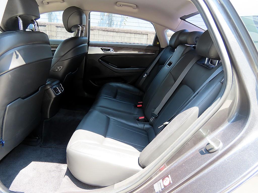 Genesis G80 - Vista 8