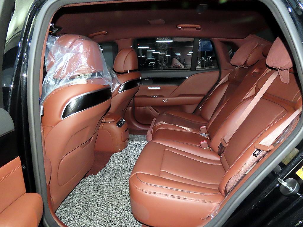 Genesis G90 - Vista 9