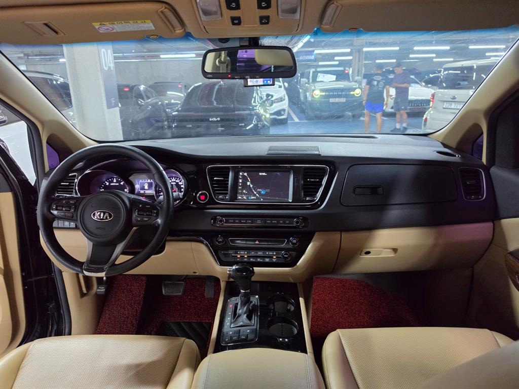 KIA Carnival - Vista 7