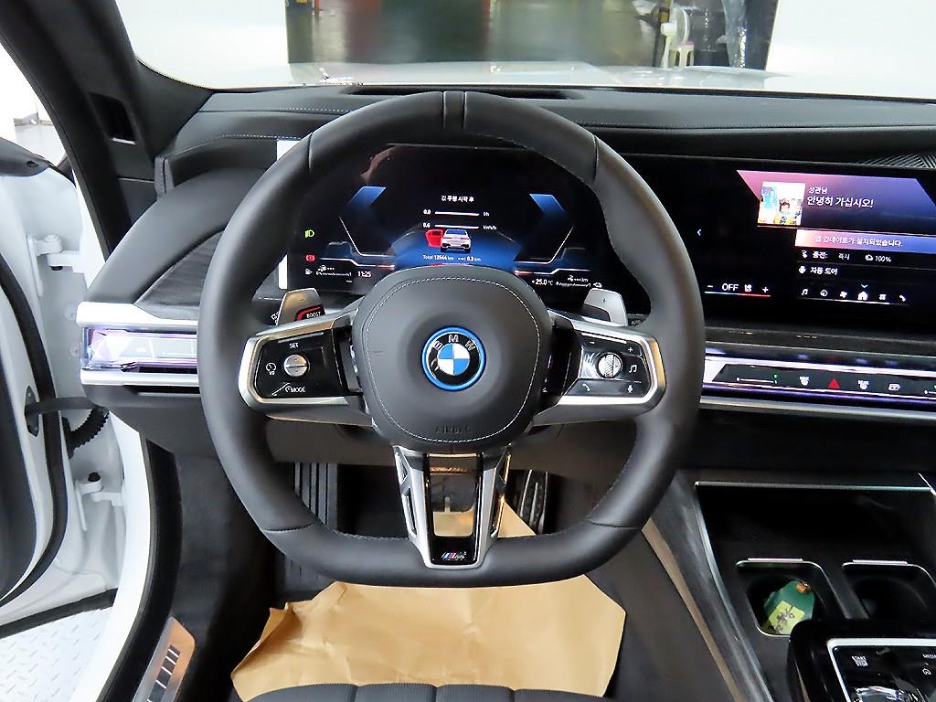 BMW 7 Series - Vista 11