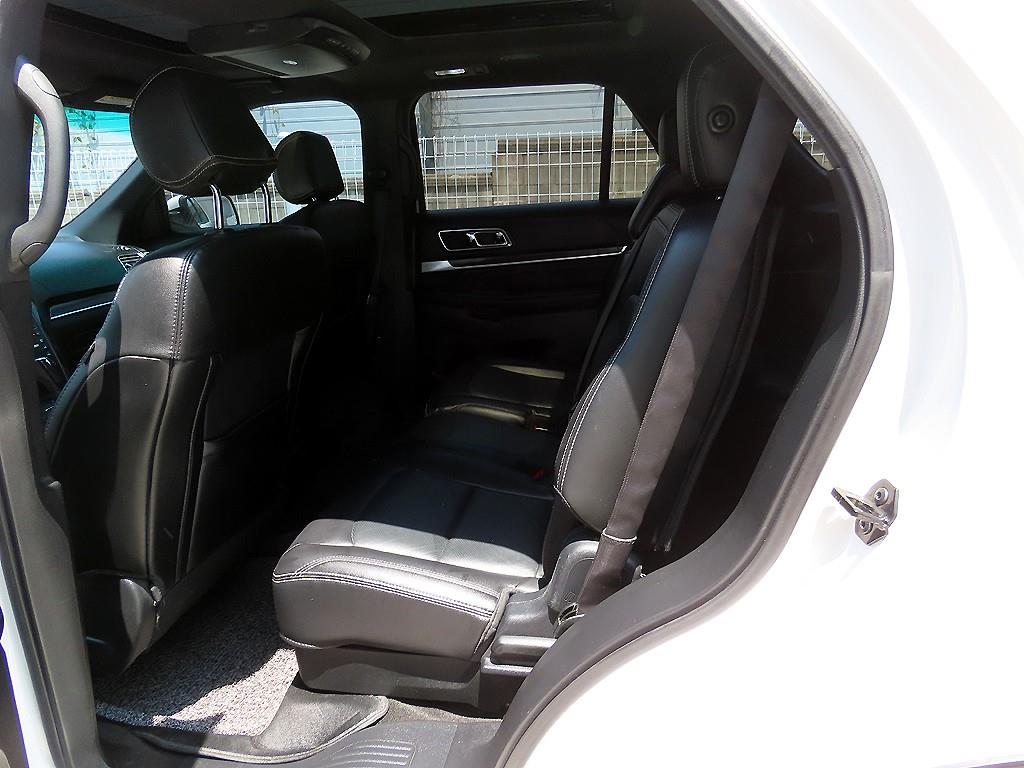 Ford Explorer - Vista 8