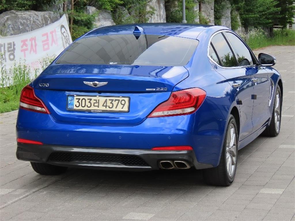Genesis G70 - Vista 3