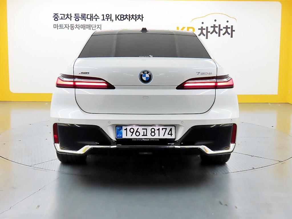 BMW 7 Series - Vista 3
