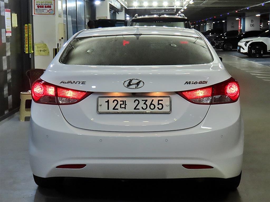 HYUNDAI Avante - Vista 7