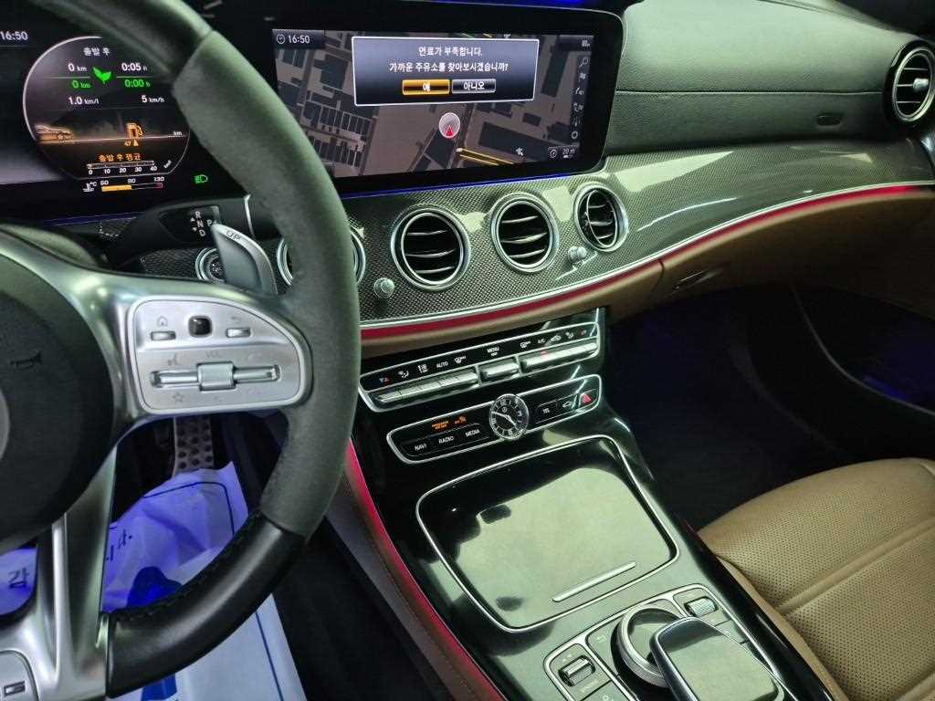 Mercedes Benz E class - Vista 12