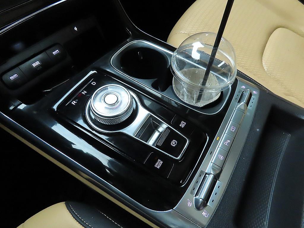 KIA Carnival - Vista 12