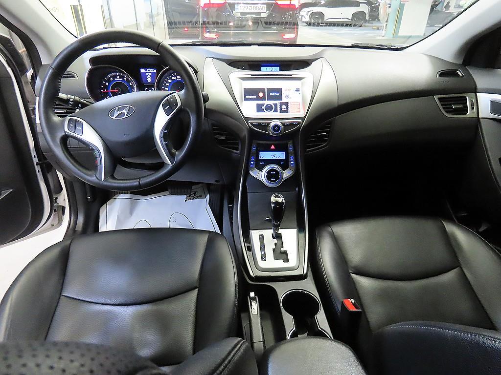HYUNDAI Avante - Vista 12