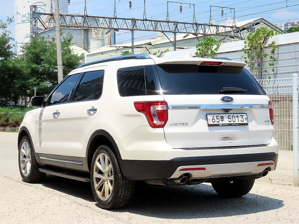 Ford Explorer - Vista 3