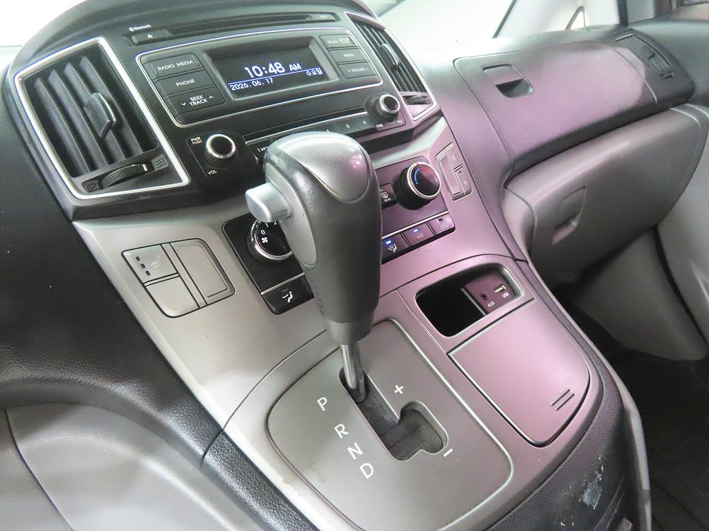 HYUNDAI Starex - Vista 12