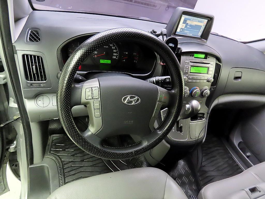 HYUNDAI Starex - Vista 7
