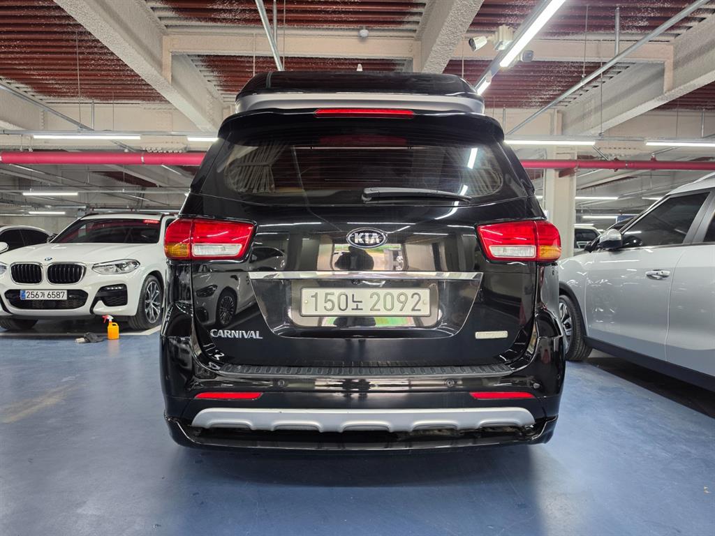 KIA Carnival - Vista 6