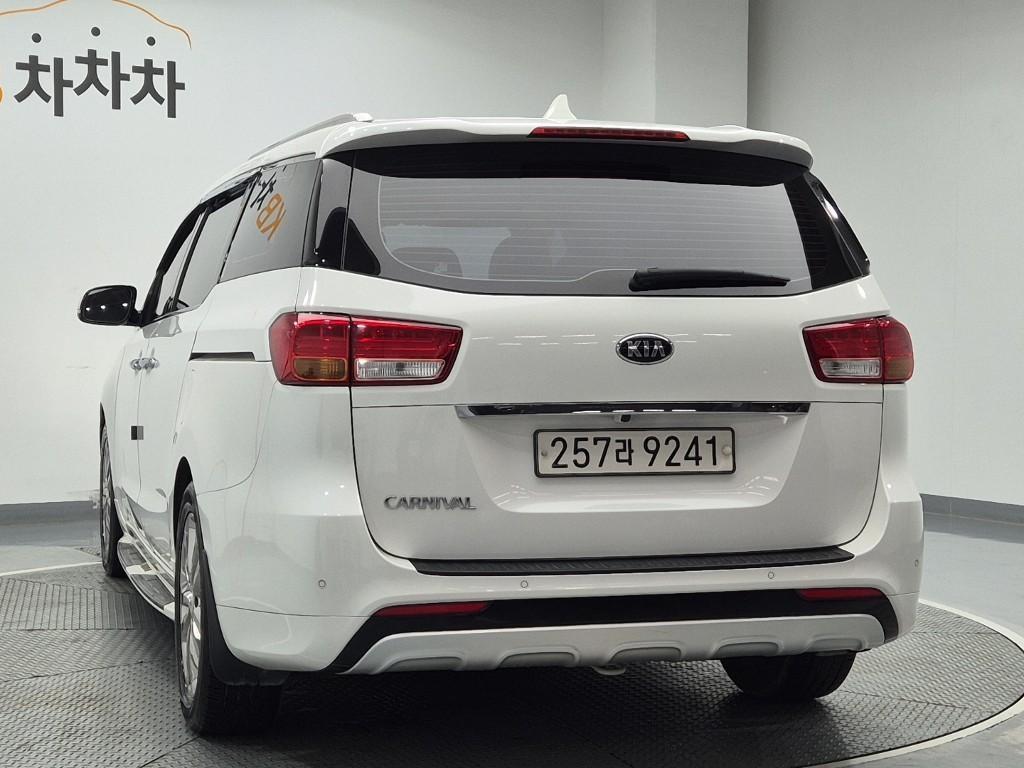 KIA Carnival - Vista 2