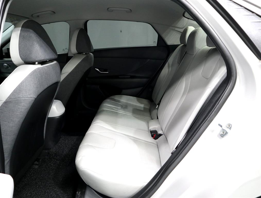 HYUNDAI Avante - Vista 12