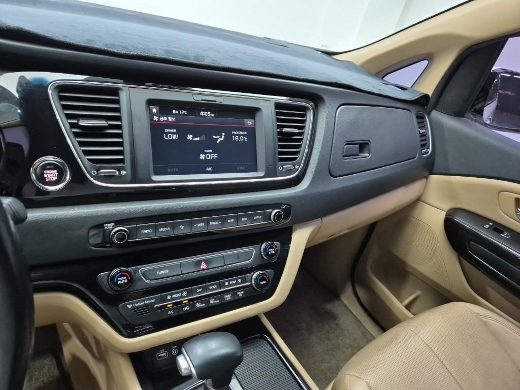 KIA Carnival - Vista 12