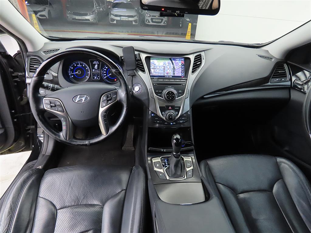 HYUNDAI Grandeur - Vista 9