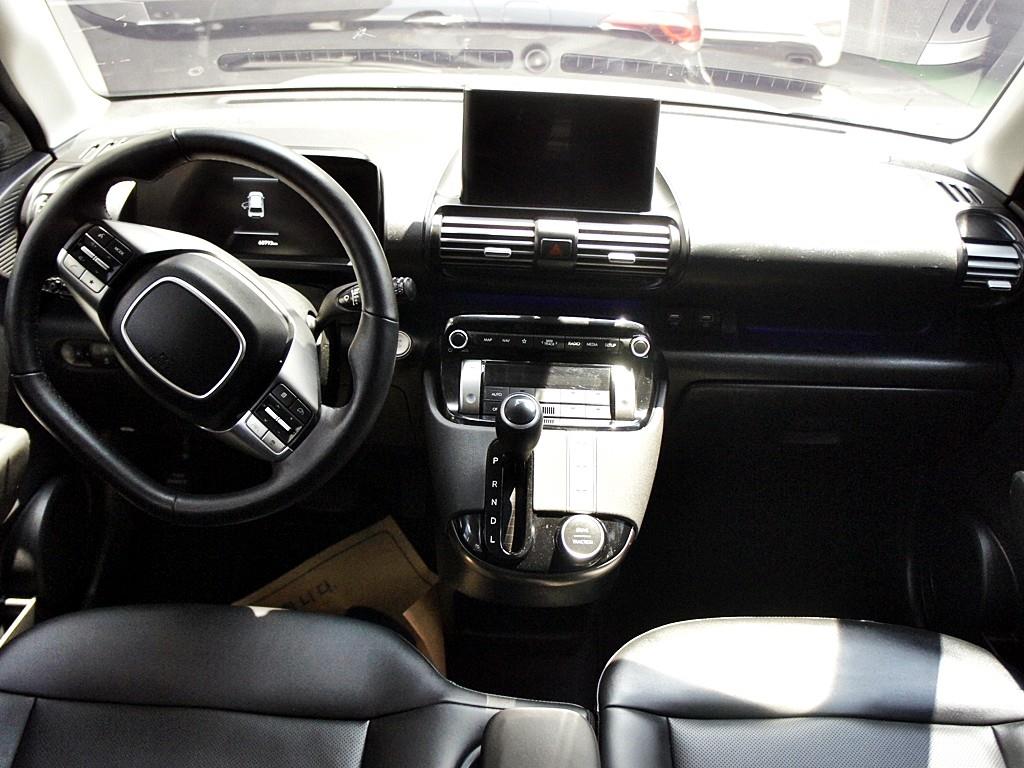 HYUNDAI Casper - Vista 9