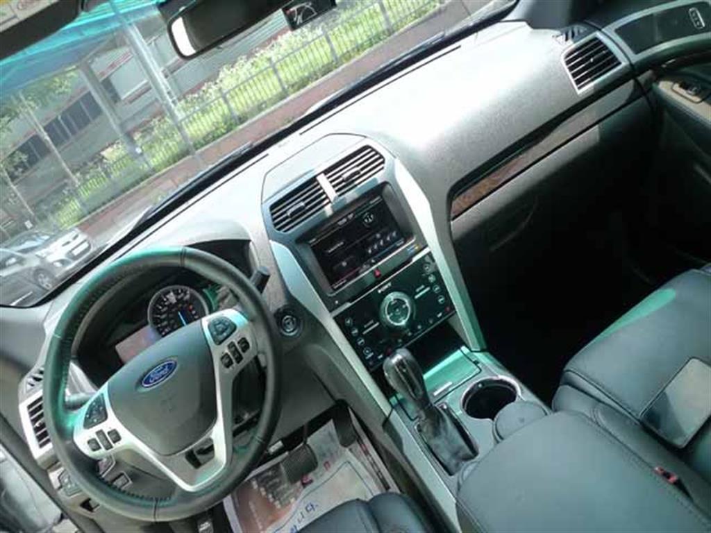 Ford Explorer - Vista 12