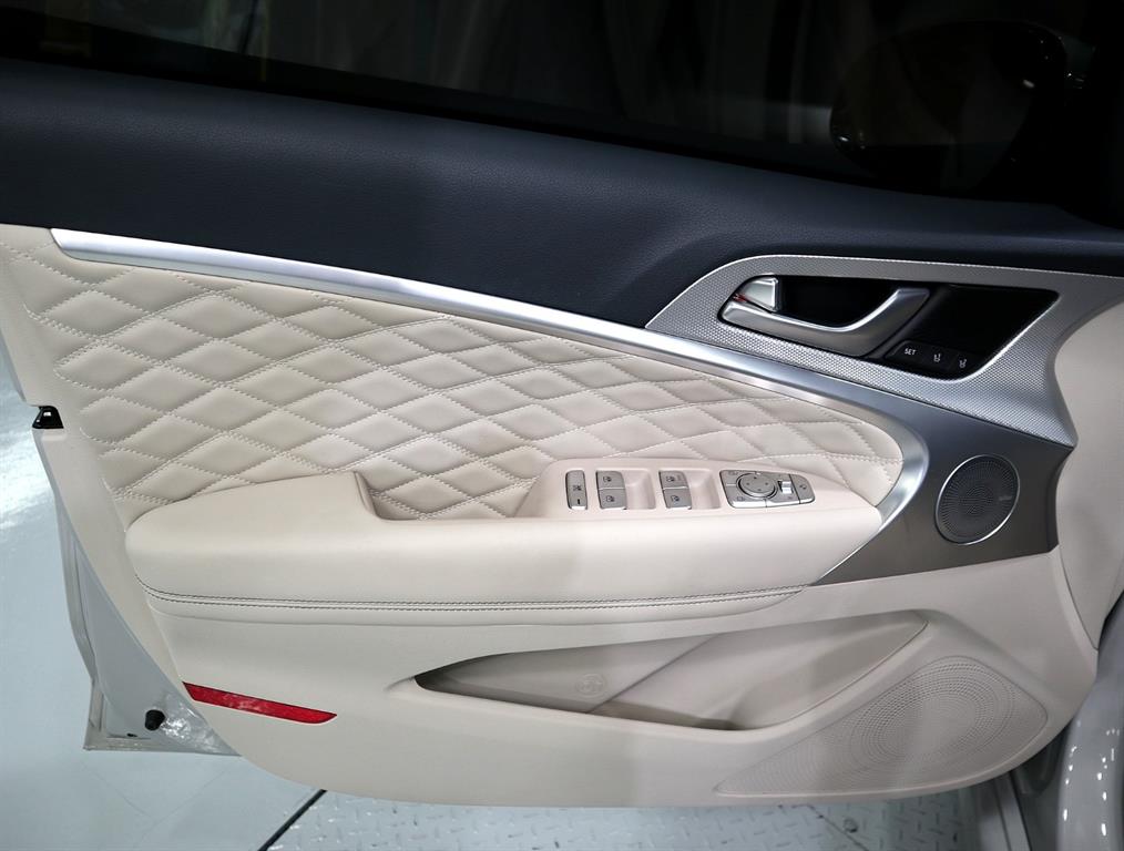 Genesis G70 - Vista 10
