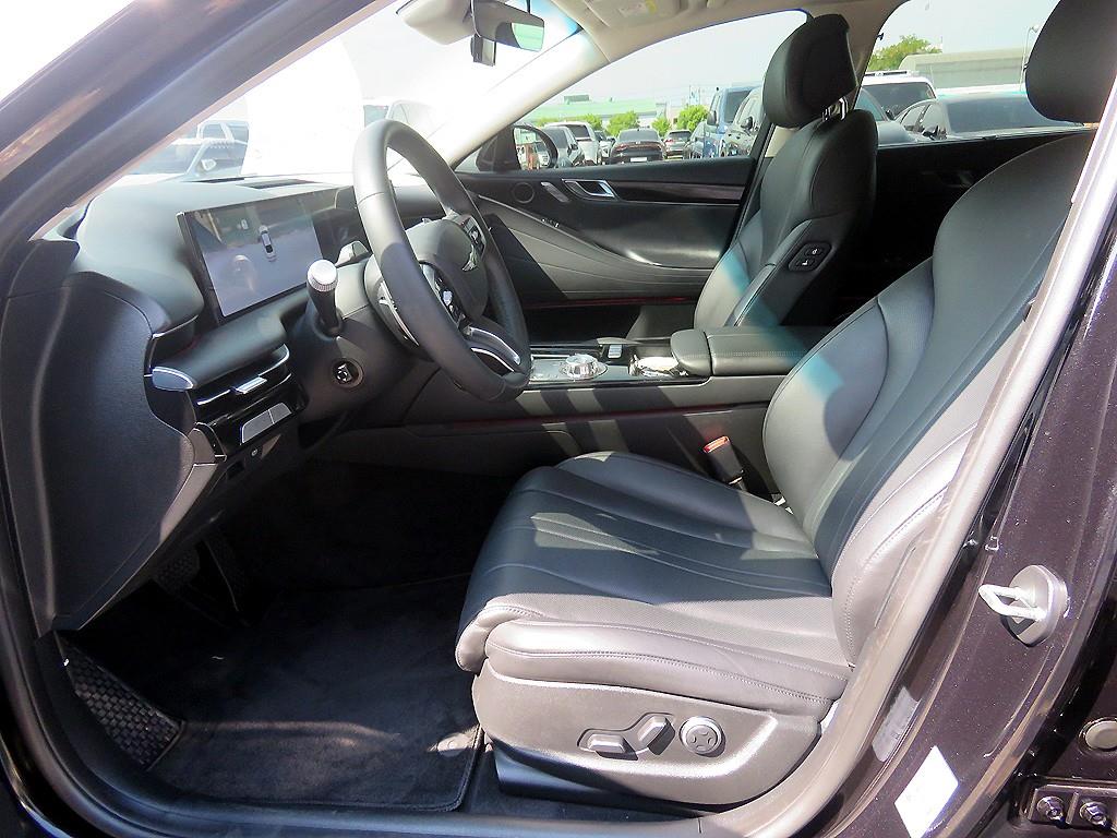 Genesis G80 - Vista 8