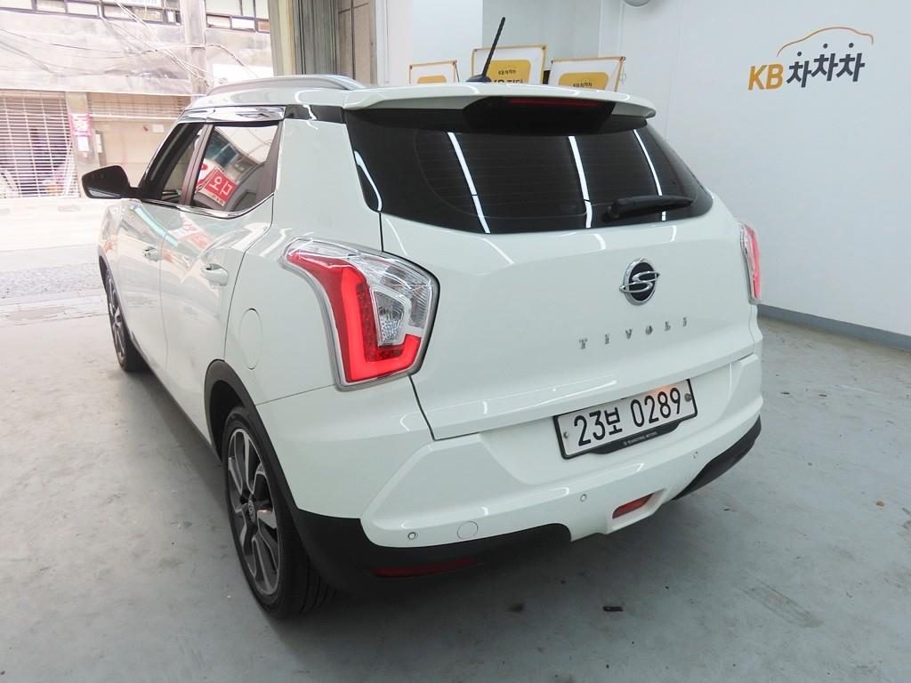Ssangyong Tivoli - Vista 6