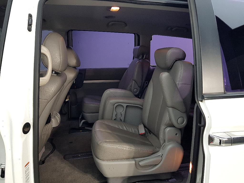 KIA Carnival - Vista 11