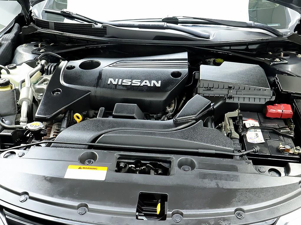 Nissan Altima - Vista 9