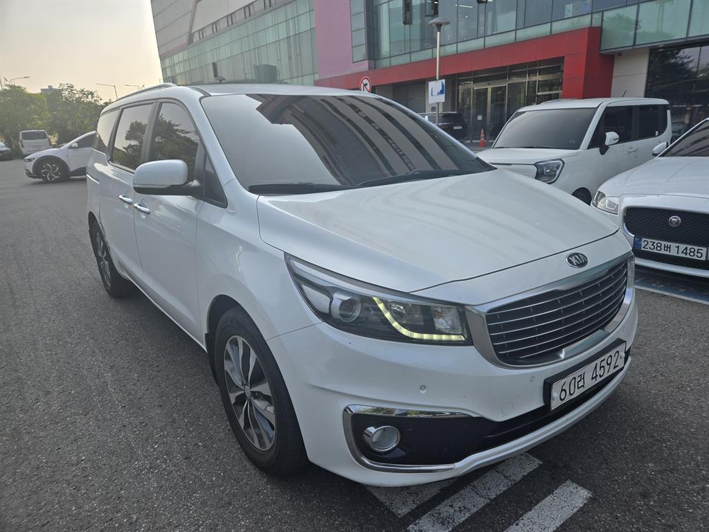 KIA Carnival - Vista 3