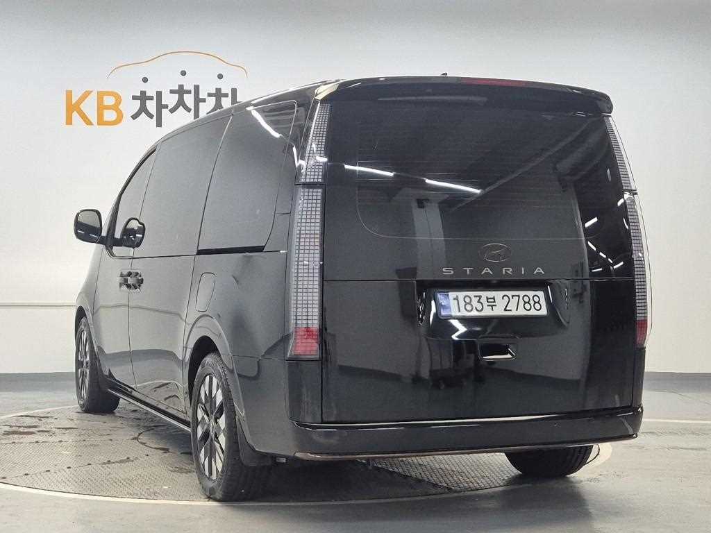 HYUNDAI Staria - Vista 2