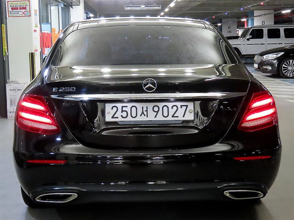 Mercedes Benz E class - Vista 7