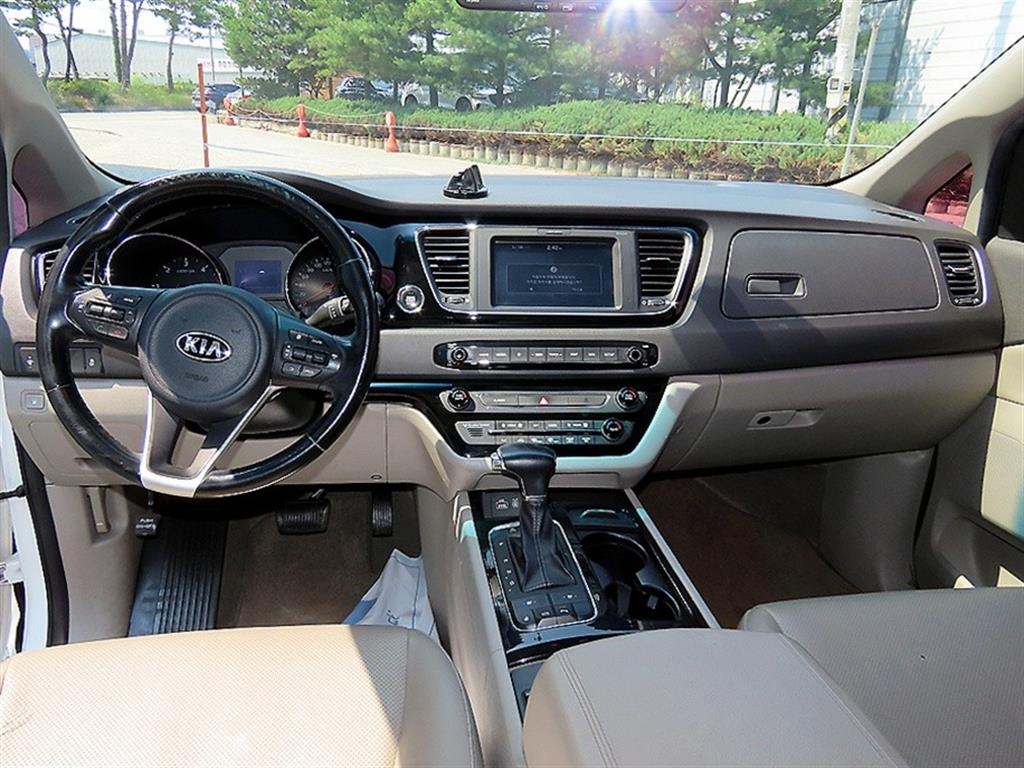 KIA Carnival - Vista 10
