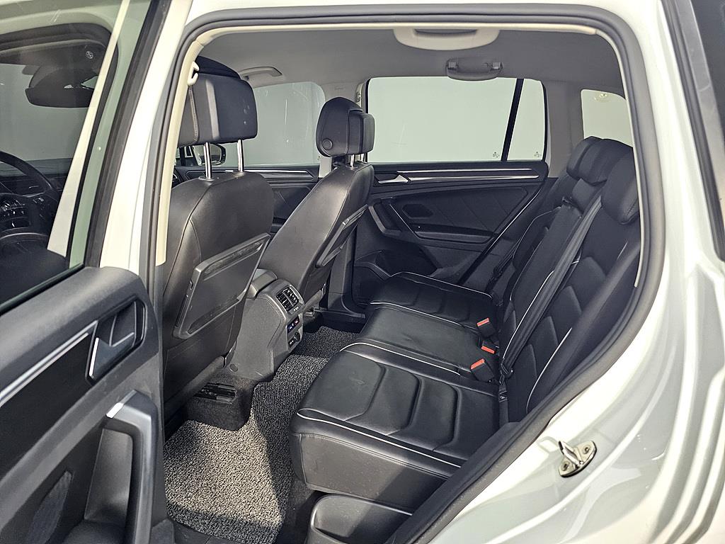 Volkswagen Tiguan - Vista 11