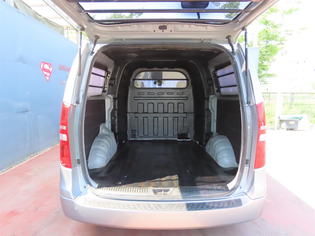 HYUNDAI Starex - Vista 7