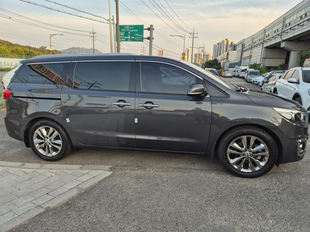 KIA Carnival - Vista 6