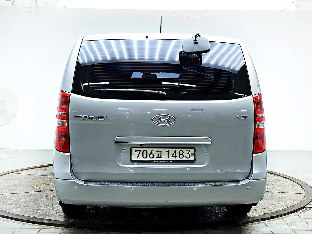 HYUNDAI Starex - Vista 3