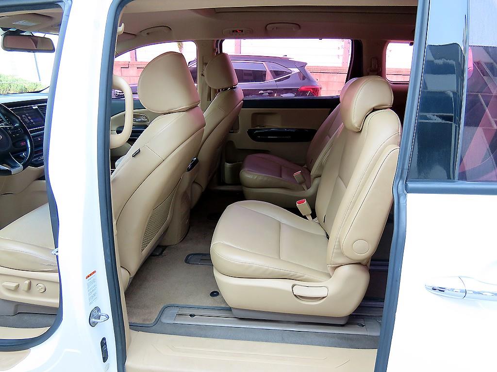 KIA Carnival - Vista 8
