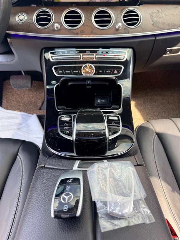 Mercedes Benz E class - Vista 12