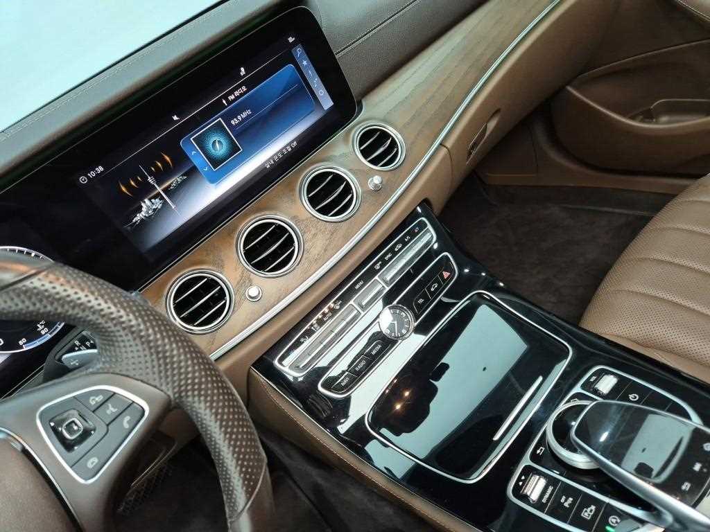 Mercedes Benz E class - Vista 12