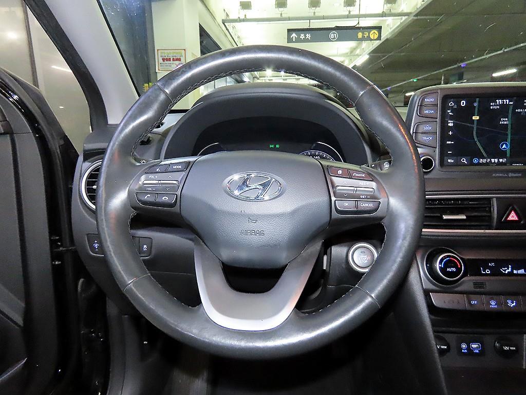 HYUNDAI Kona - Vista 10