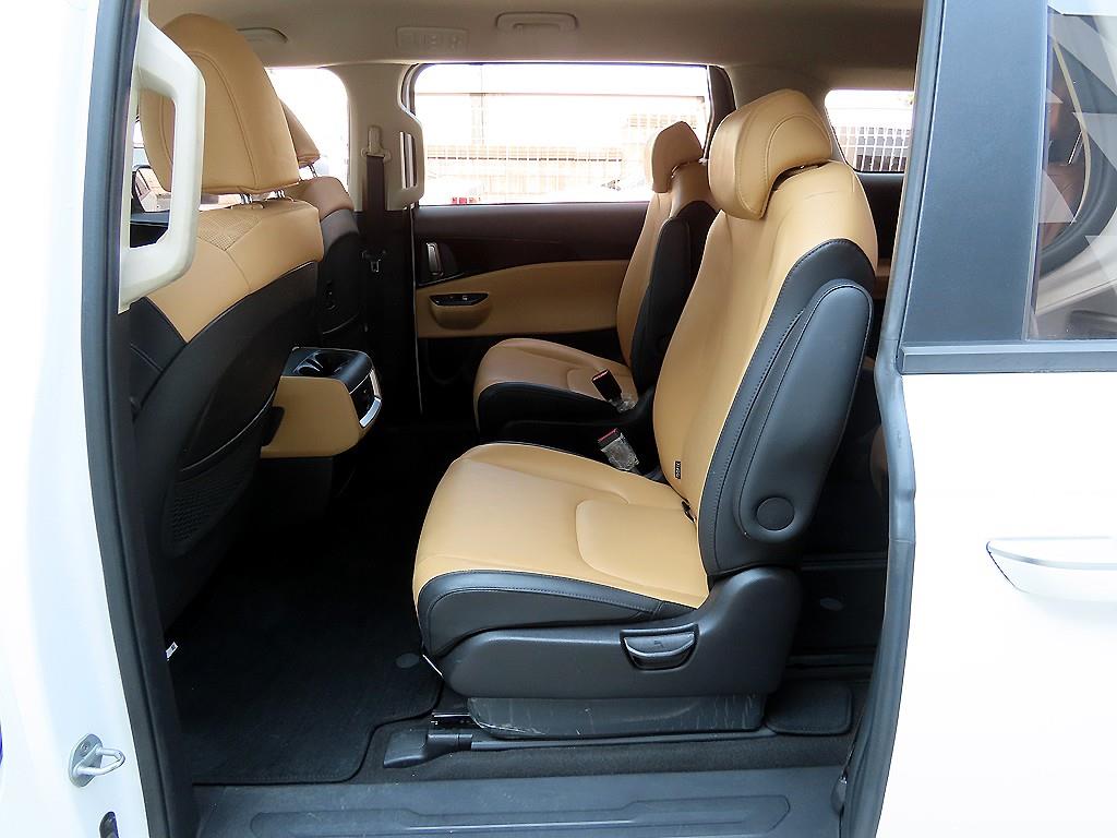 KIA Carnival - Vista 8