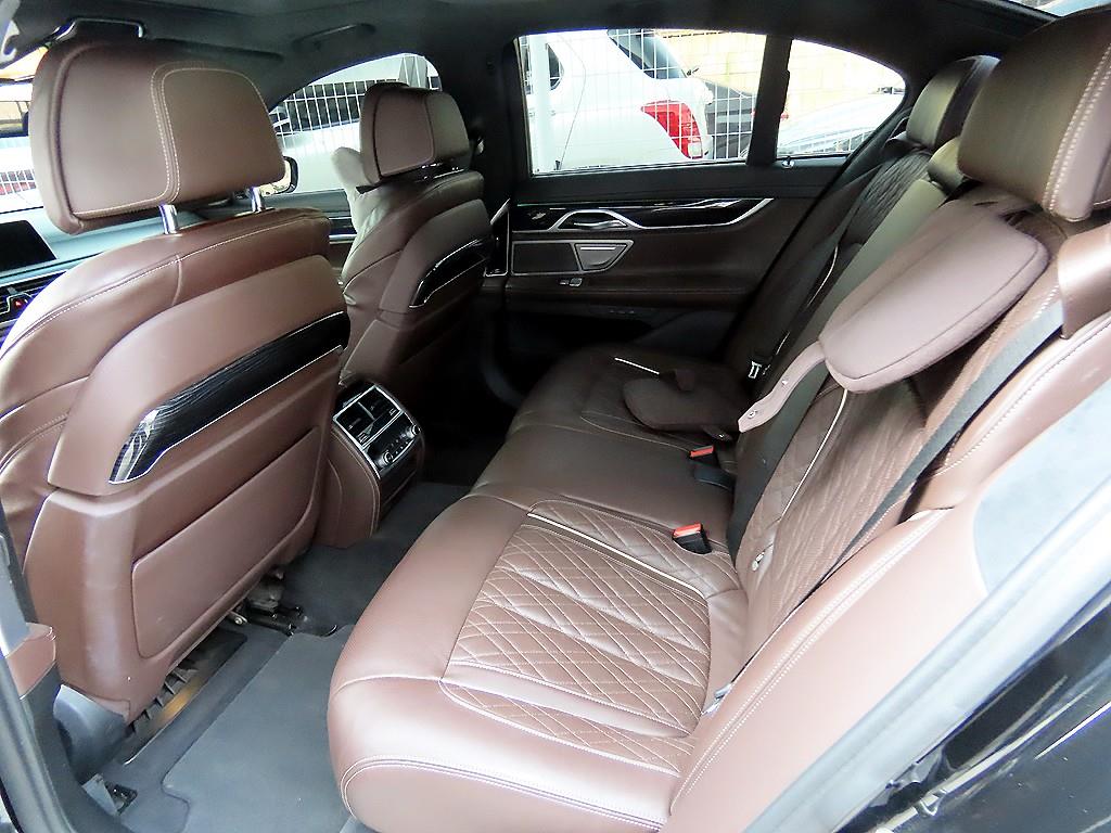 BMW 7 Series - Vista 8