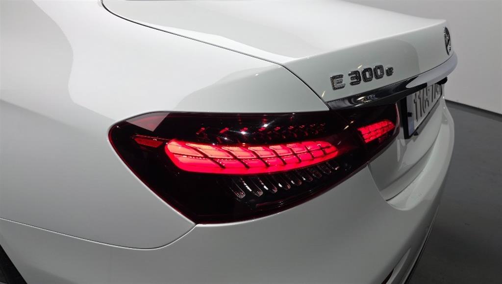 Mercedes Benz E class - Vista 10