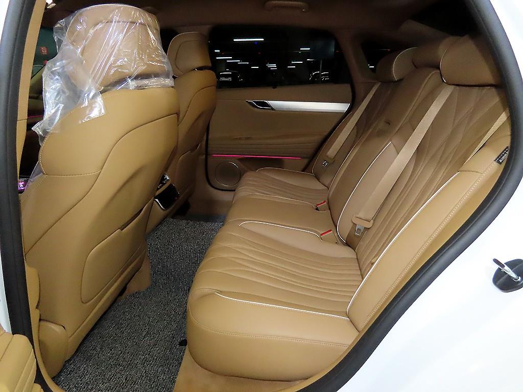 Genesis G80 - Vista 9