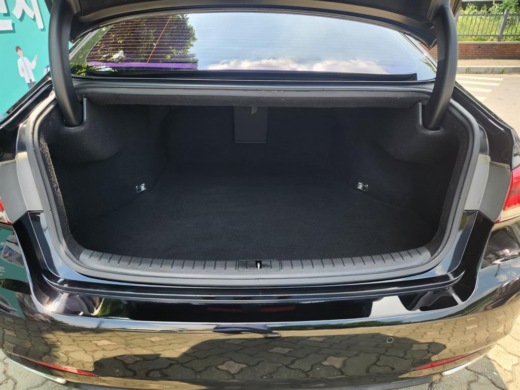 HYUNDAI Genesis - Vista 7