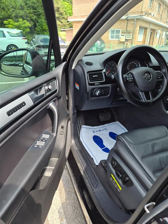 Volkswagen Touareg 2016 Negro - Importación desde Corea - HF Imports Iquique - Foto 16