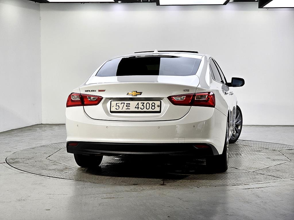 Chevrolet Malibu - Vista 3