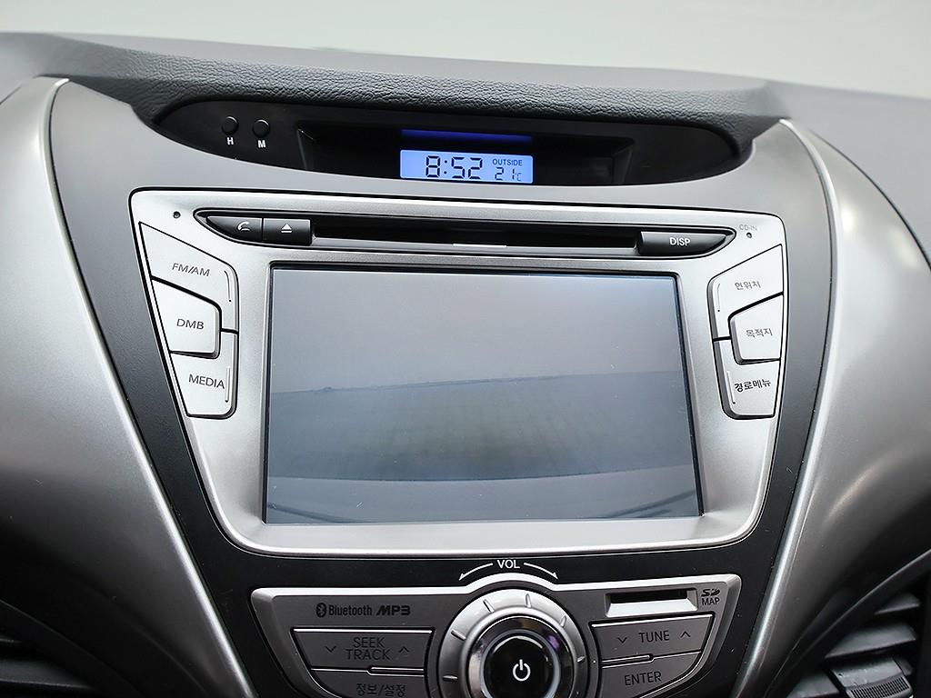 HYUNDAI Avante - Vista 11