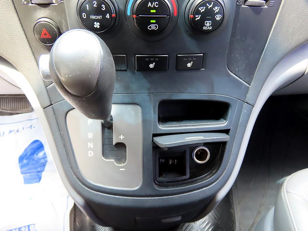 HYUNDAI Starex - Vista 12