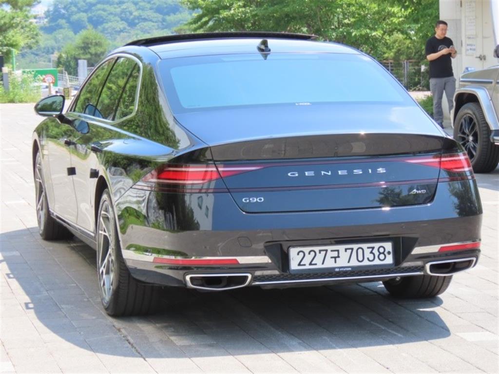 Genesis G90 - Vista 6